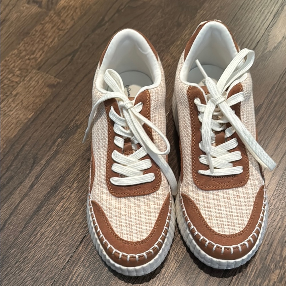 Universal Thread Tennis Shoes - Picture 3 of 3